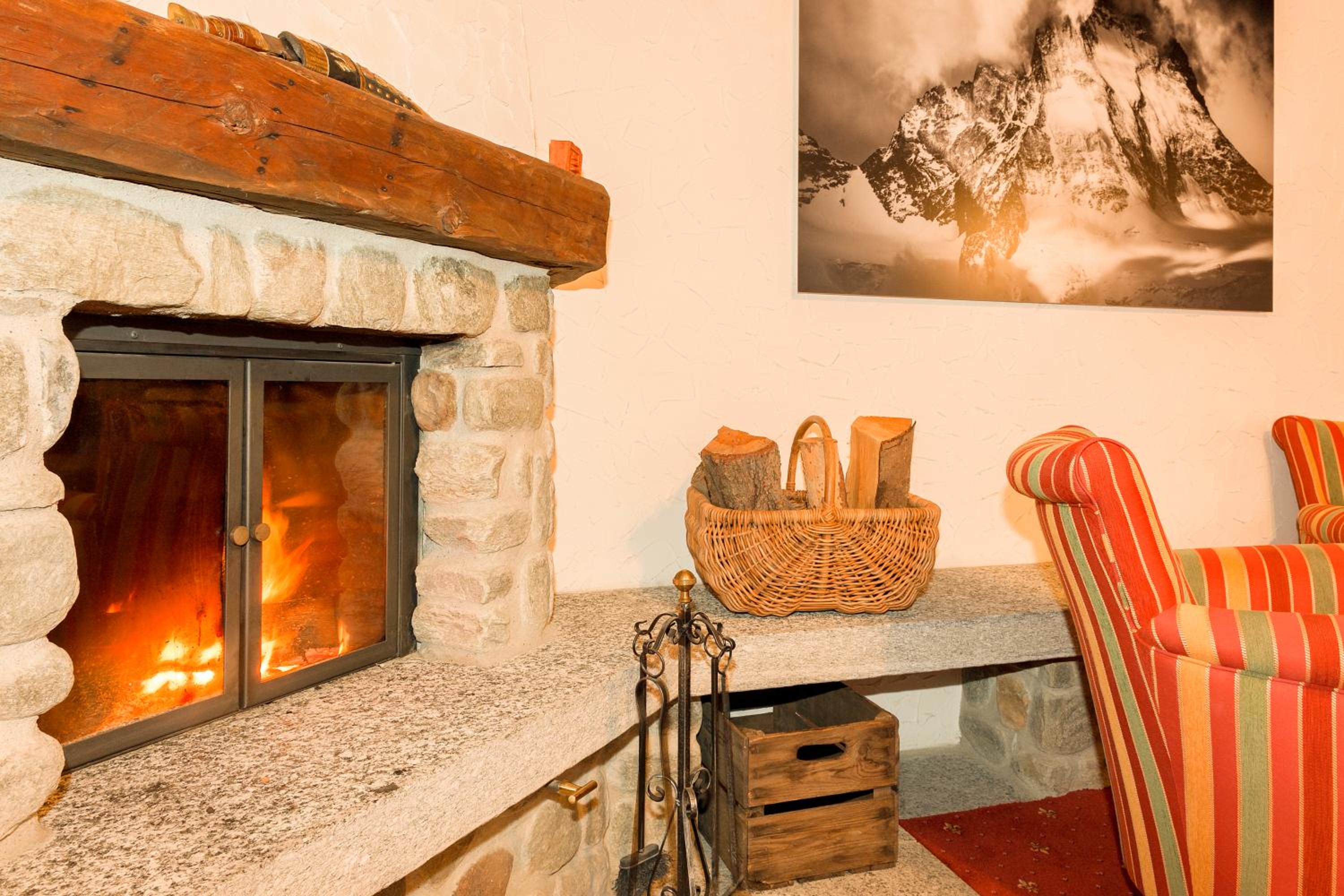 BaseCamp Hotel