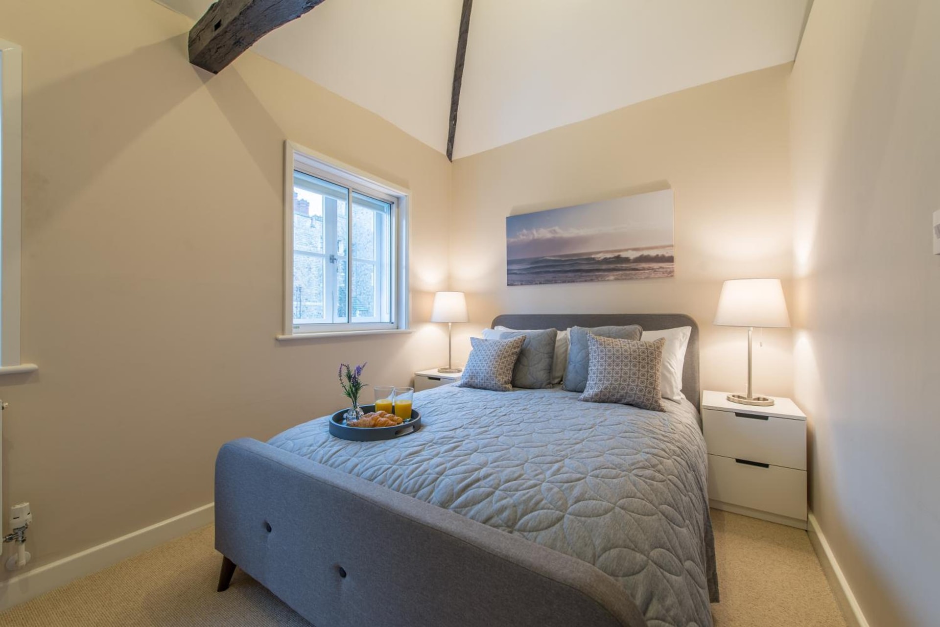 Central Windsor Apartment Facing the Castle