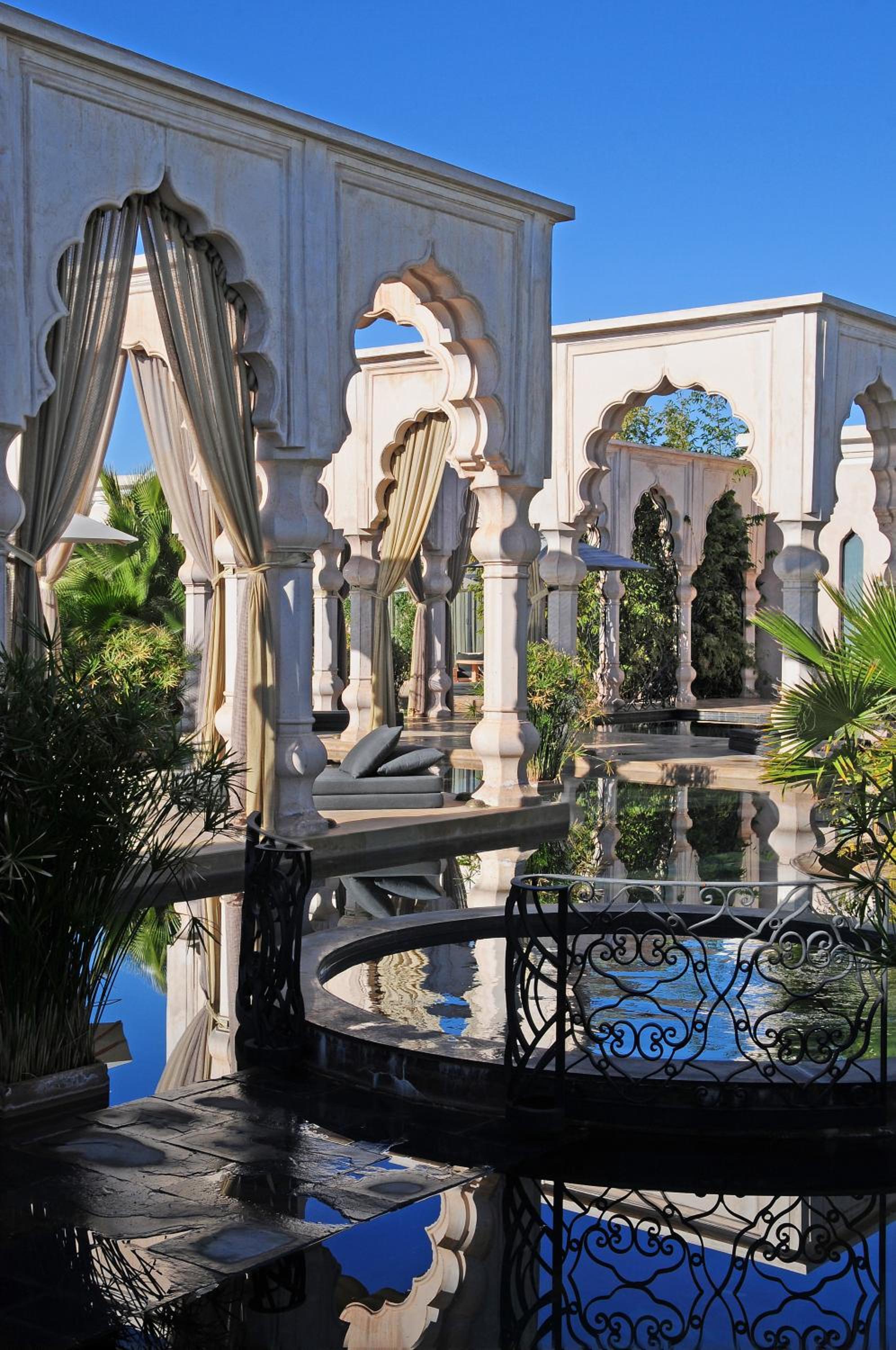 Palais Namaskar