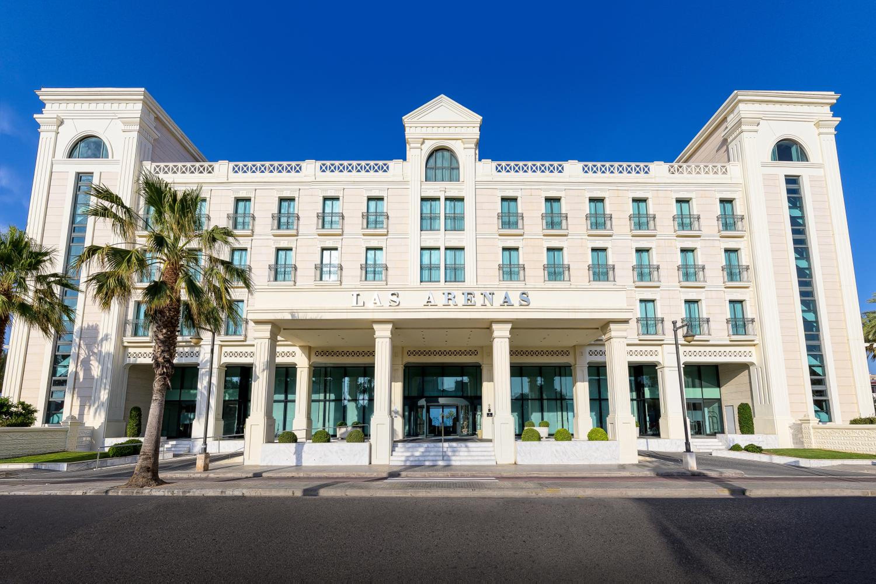 Las Arenas Balneario Resort