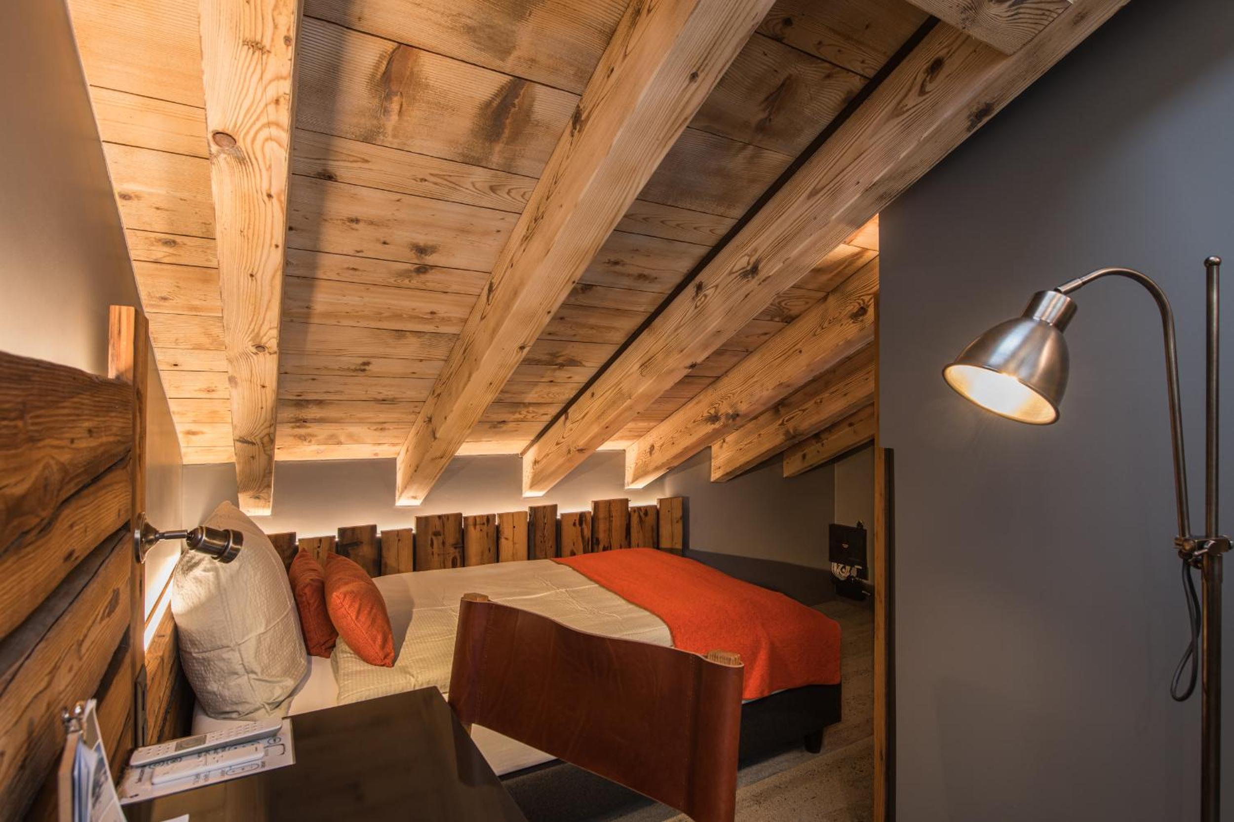 BaseCamp Hotel