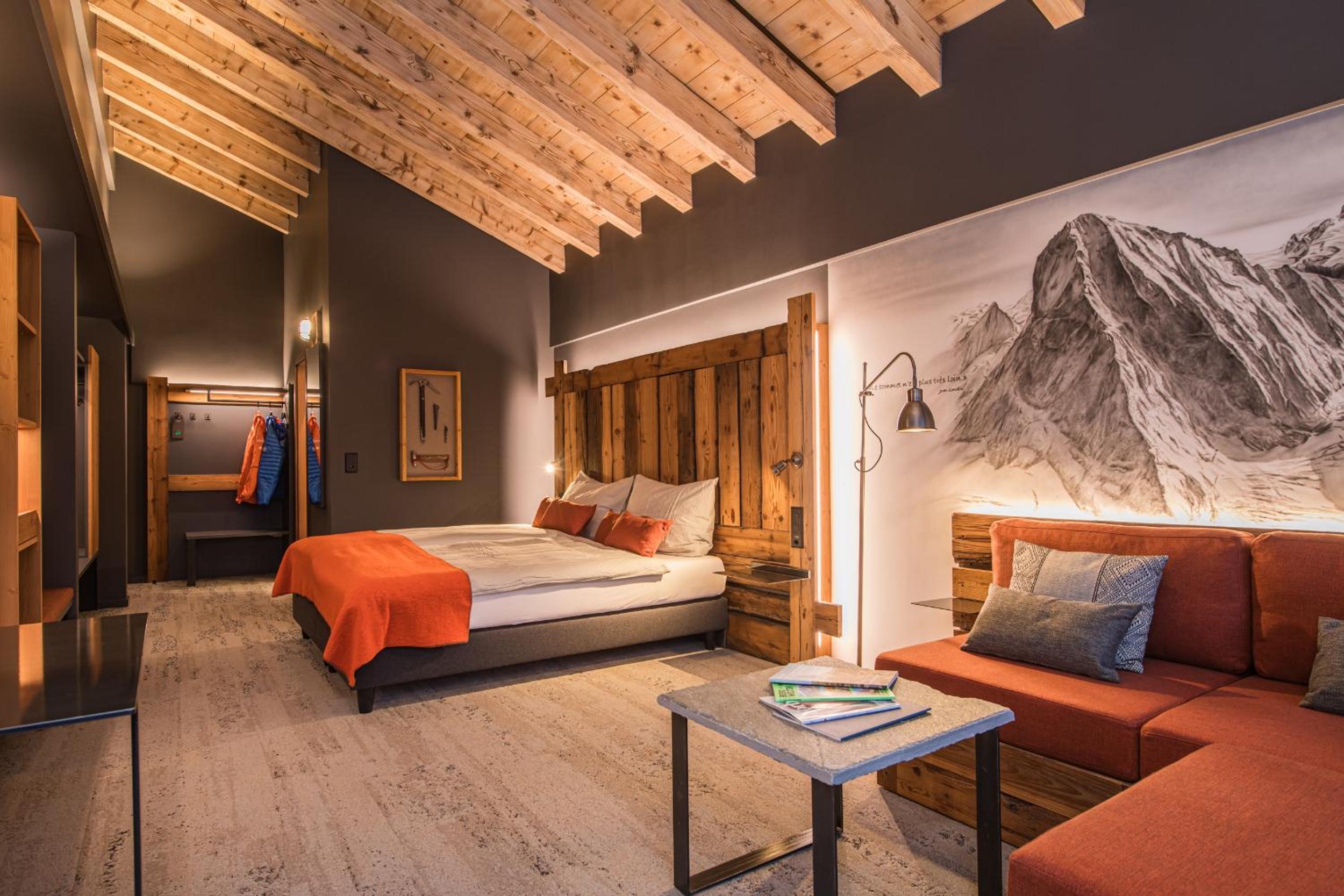 BaseCamp Hotel